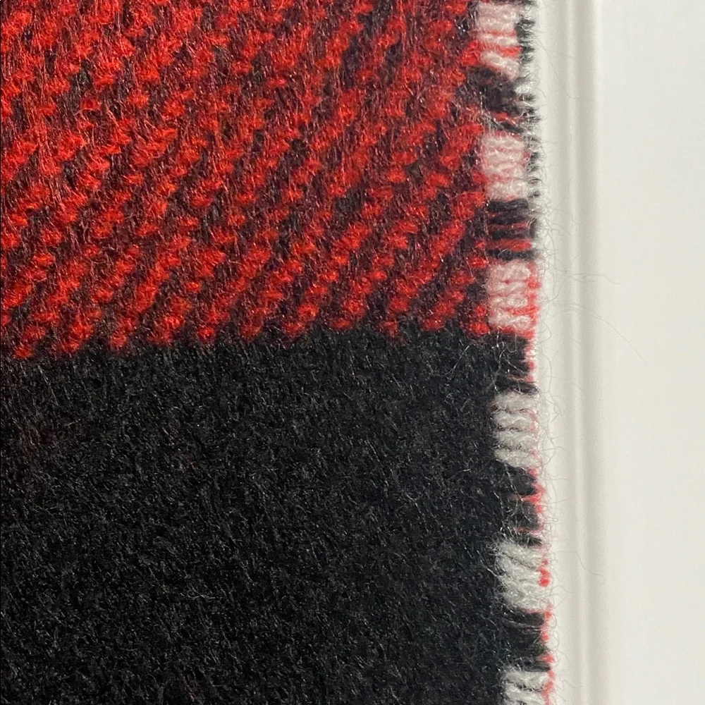 Steve Madden red & black soft winter scarf